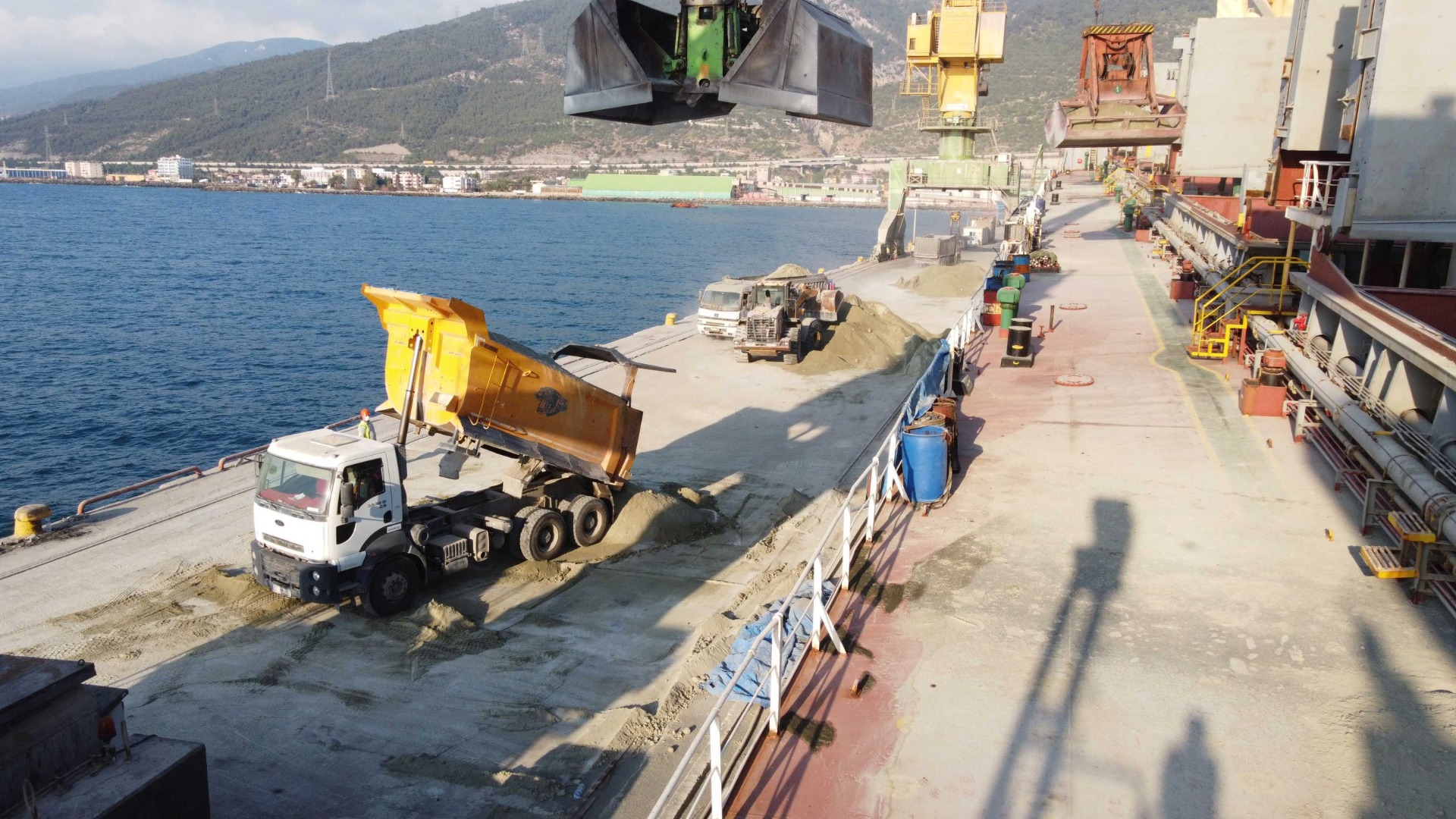 Eryas olivin madeni limana sevkiyat